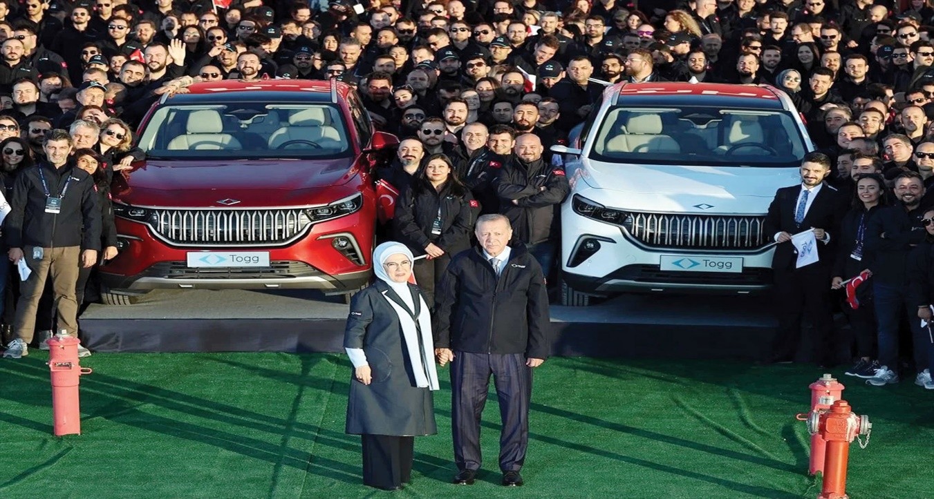 Dragoș Damian, Terapia Cluj: Nicușor Dan, foarte bine că te vezi cu Recep Erdogan. Iubim Turcia, îi iubim pe turci, îl iubim pe Recep Erdogan. Avem ce învăța de la economia Türkiye Cumhuriyeti