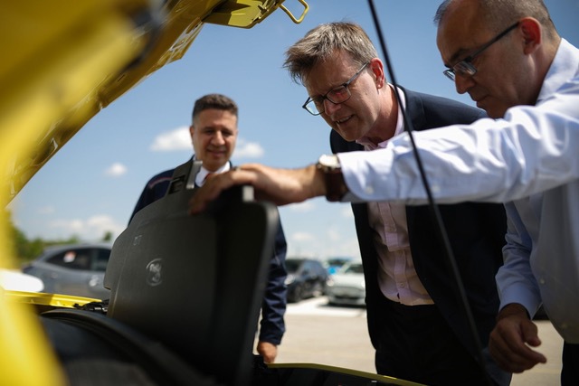 Ambasadorul Marii Britanii a vizitat Ford Craiova: „Un sfert din mașini merg în UK, iar o bună parte din motoare vin de la noi”. Lanțuri de aprovizionare vitale, dar sub presiune
