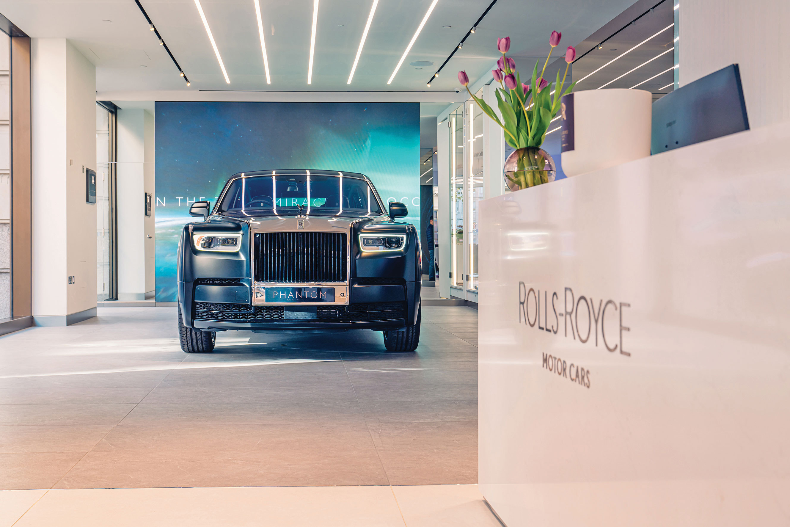 Românii preferă SUV-urile britanice, dar și automobilele de superlux