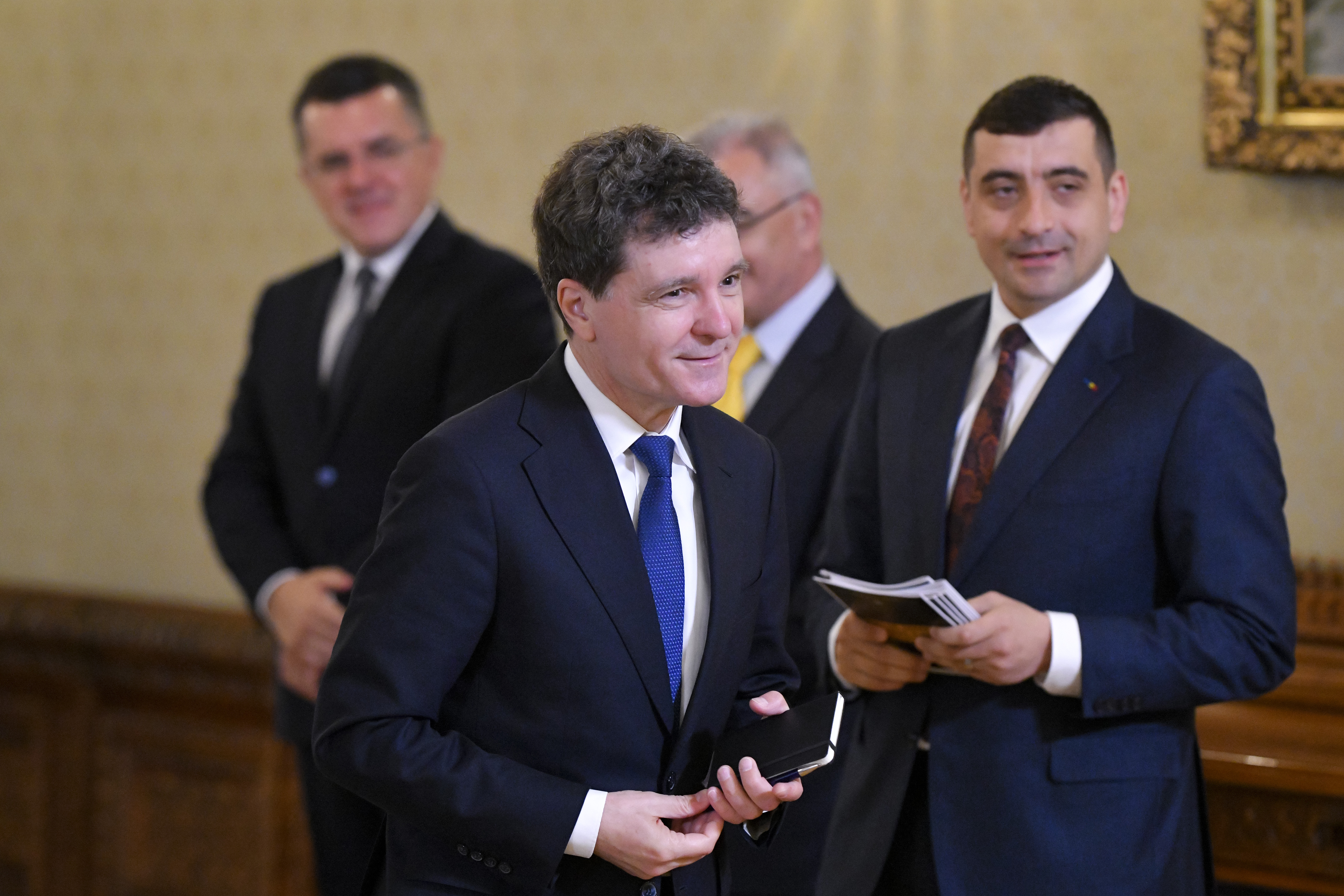 Financial Times: România, noul test pentru Europa. Ascensiunea lui George Simion și nemulțumirea economică pun sub presiune modelul pro-UE