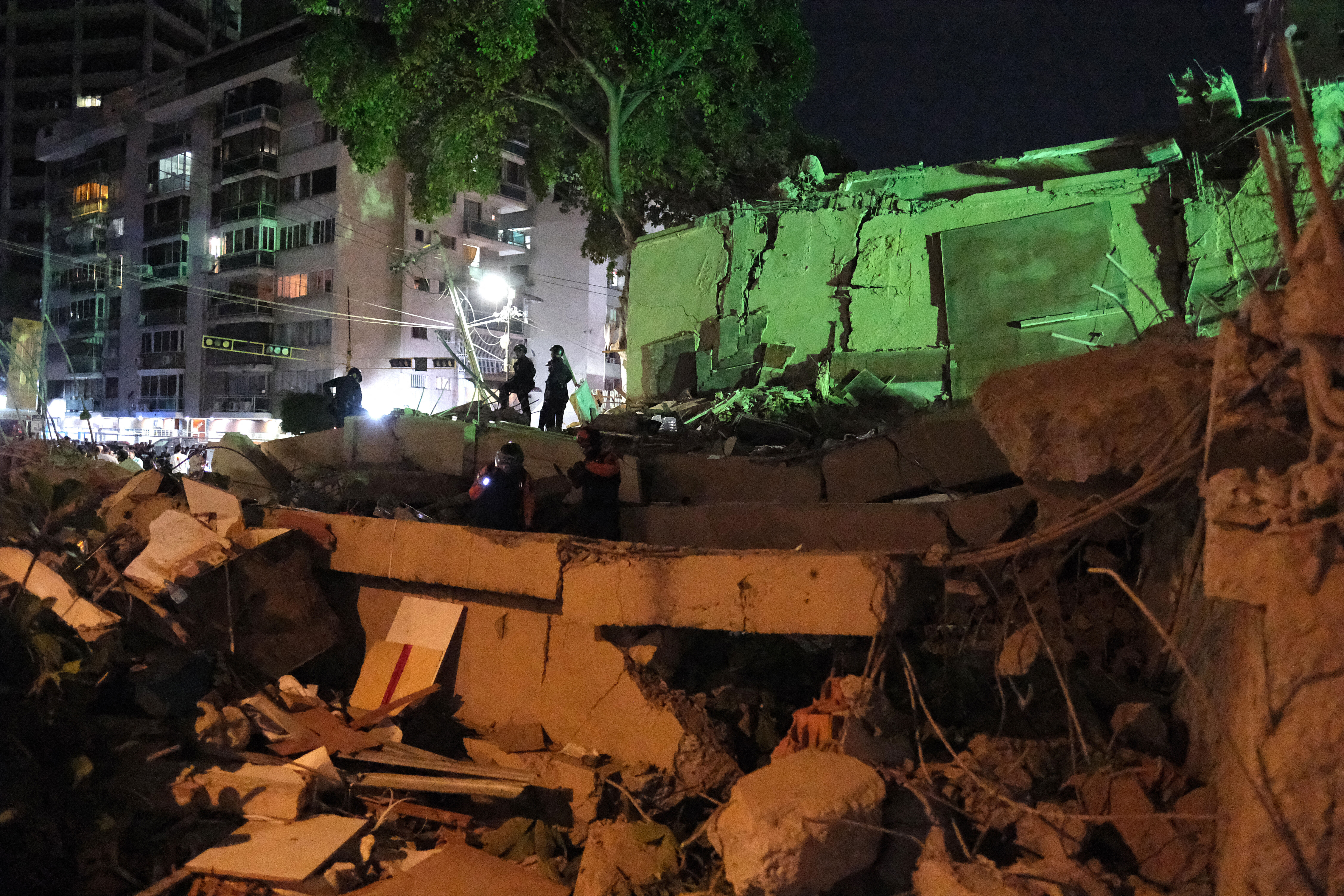 Breaking news: Venezuela este lovită în plin de două cutremure devastatoare de 7,2 și 7,5 grade, la mai puțin de un minut distanță. Bilanțul ar putea ajunge la 100.000 de morți. LIVE TEXT