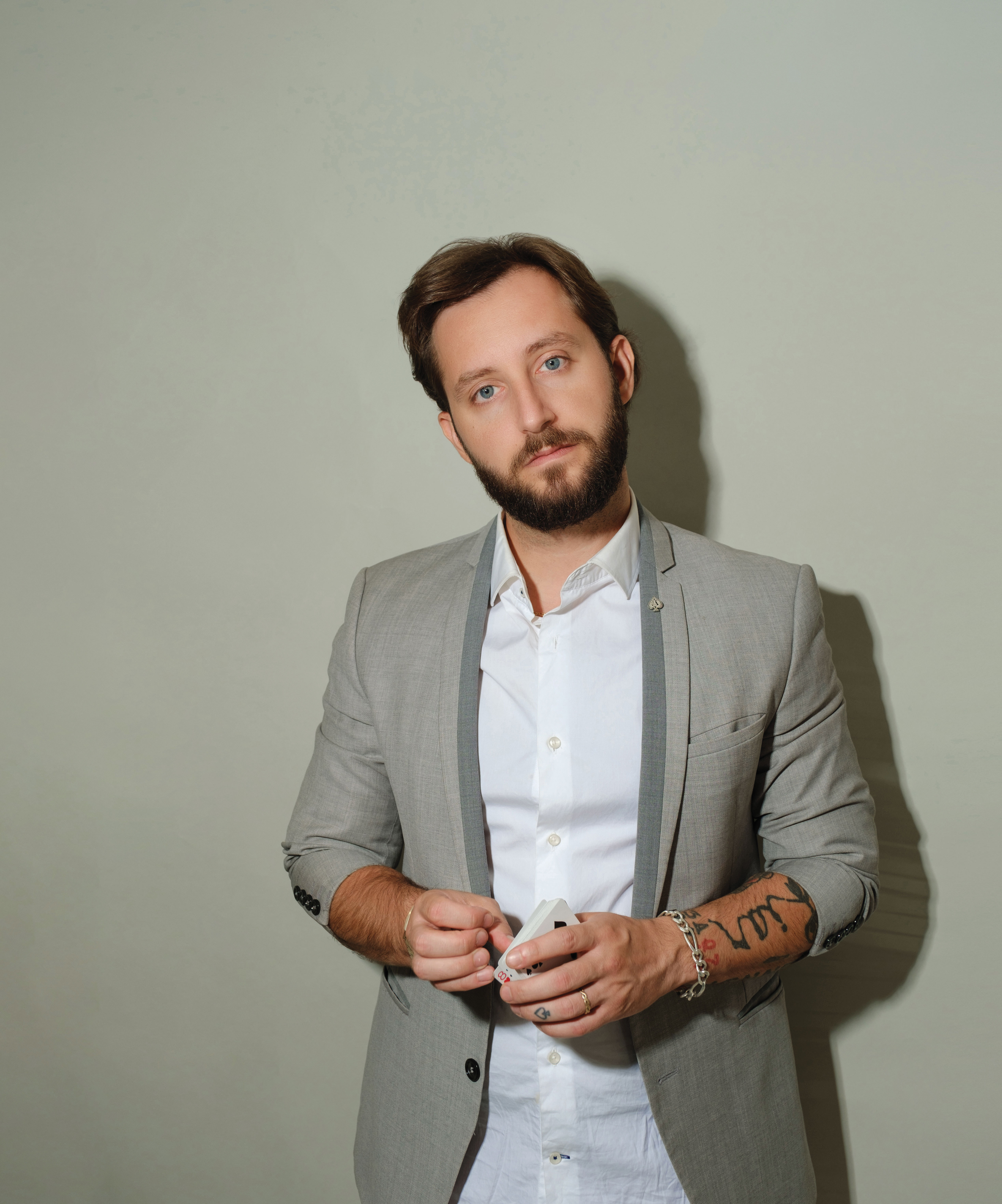 Ce legătură este între Regele Charles și team-buldinguri din România?