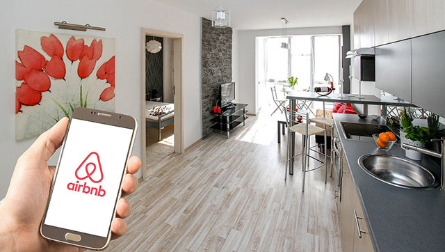 Piața Airbnb, care scapă tot mai mult de sub control, a fost reglementată la nivel european, însă România nu se conformează. Când vor fi nevoiți proprietarii să respecte regulamentul european?