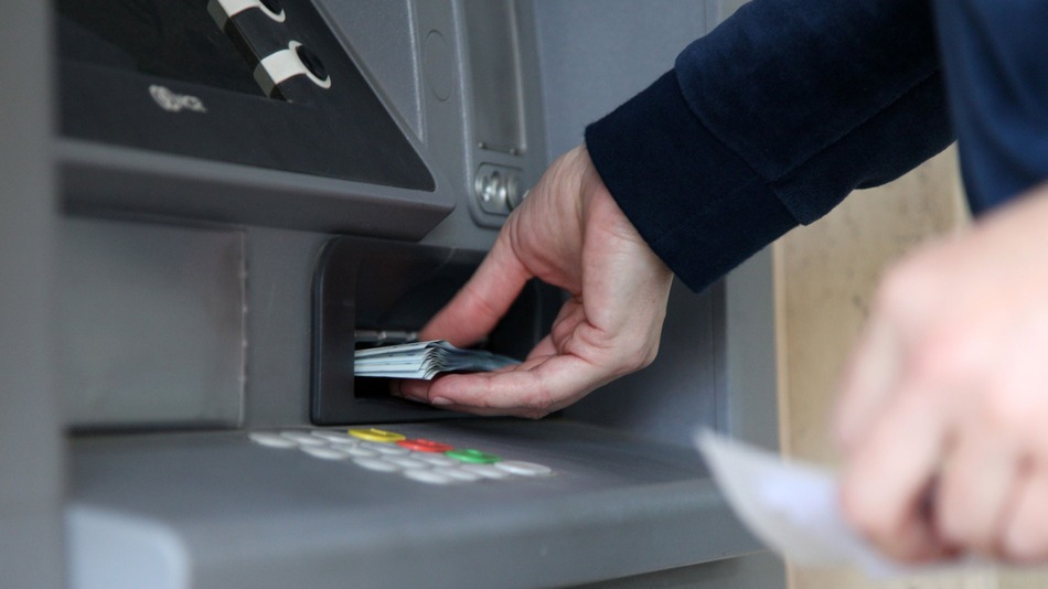 Schimbare majoră la bancomate: românii ar putea retrage suma exactă dorită de la orice ATM