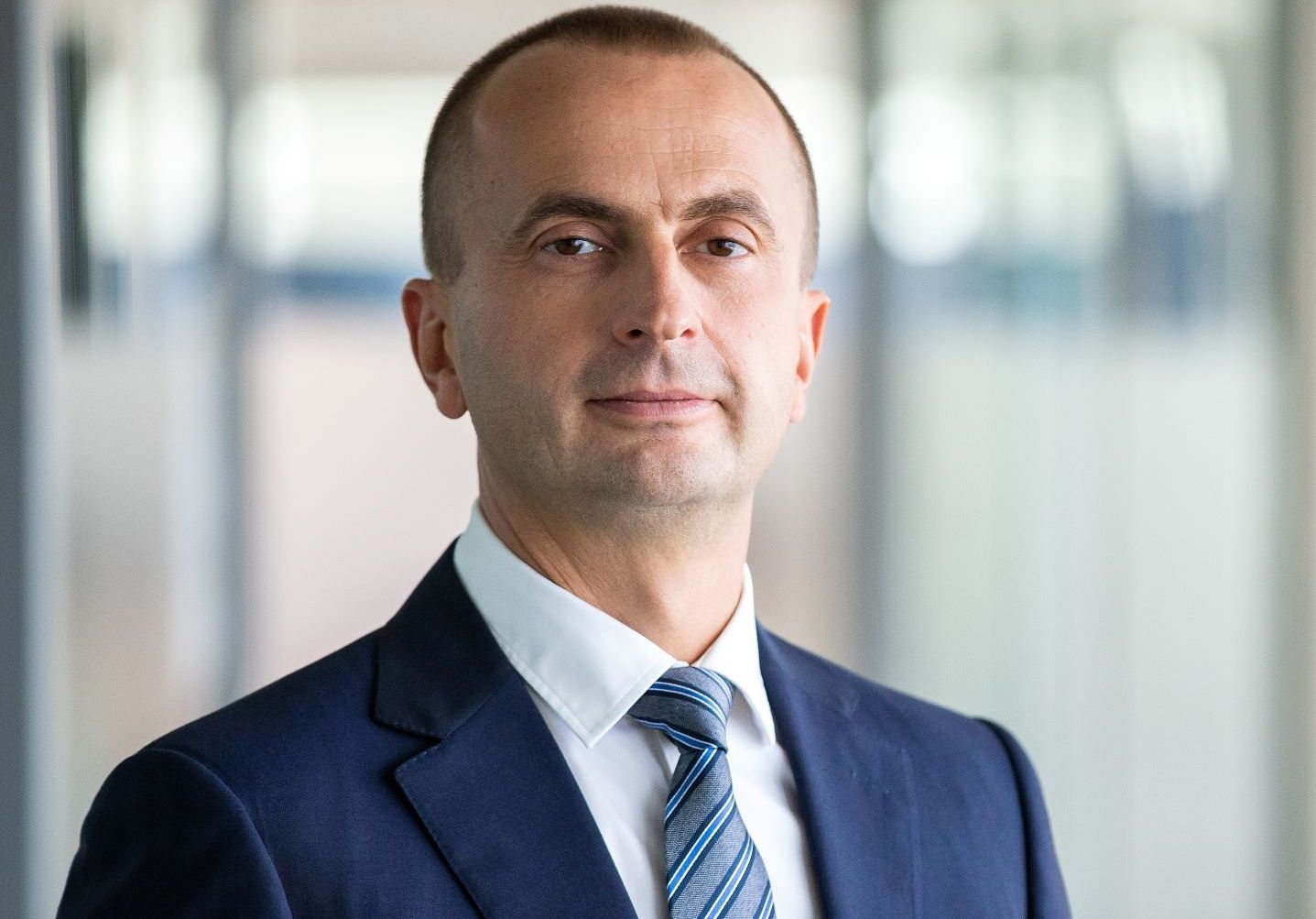 EY: România a atras investiții străine de 8,1 mld. euro în 2025, iar numărul proiectelor a crescut cu 16%. În 2026, capitalul devine mai selectiv, iar predictibilitatea cântărește tot mai mult în deciziile de investiții