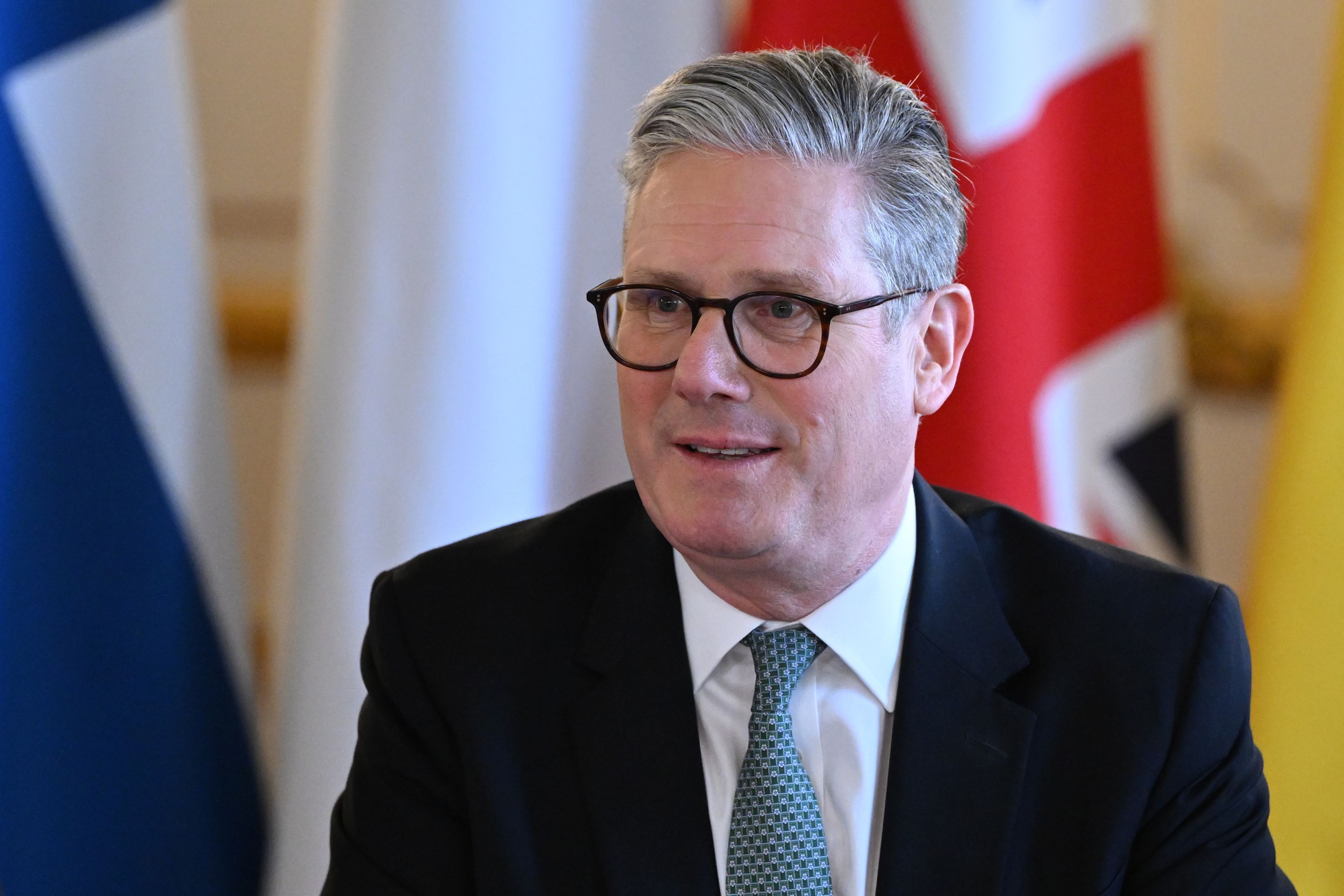 Cutremur politic la Londra: Keir Starmer demisionează din fruntea guvernului britanic după doar doi ani, iar Marea Britanie se pregătește pentru al șaptelea premier în ultimul deceniu
