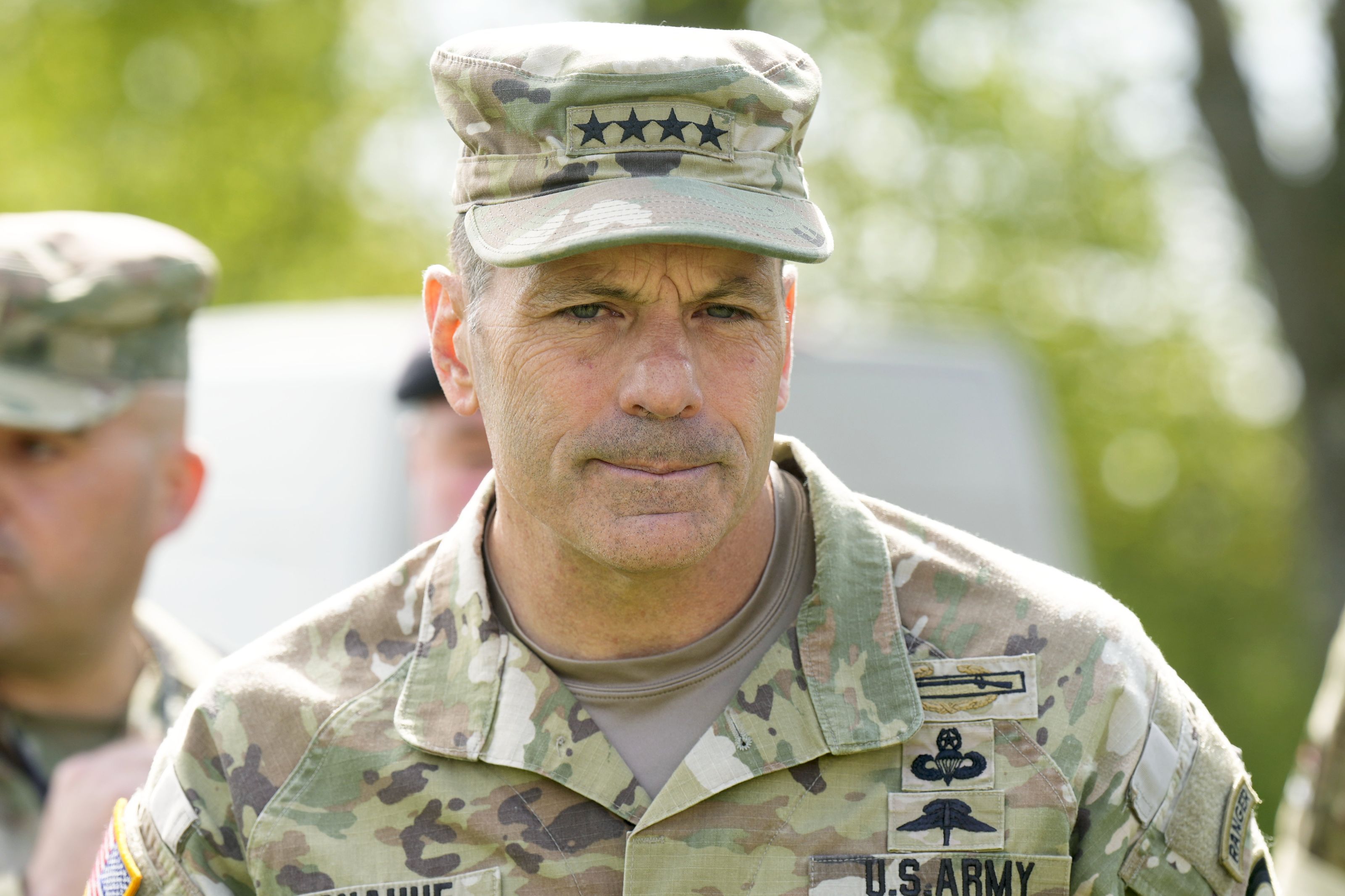 Schimbare abruptă în eșaloanele armatei americane: Pete Hegseth îl îndepărtează pe Chris Donahue, comandantul forțelor americane din Europa, și vrea să continue reducerea forțelor staționate pe continent