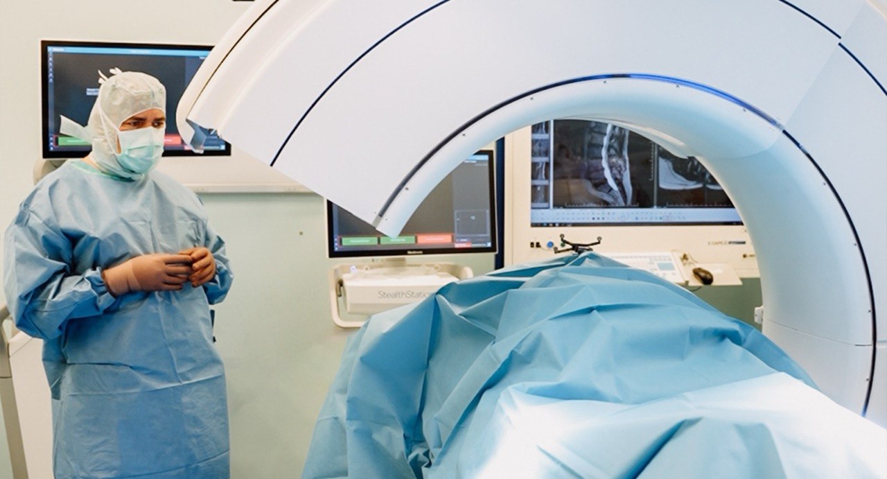 Cât lasă un român în medie la MedLife: 4.262 lei pentru internare în spital, 252 lei pentru vizită la clinică și 33 lei pentru analiză de laborator. Cum arată bonul mediu pe segmente în T1 2026