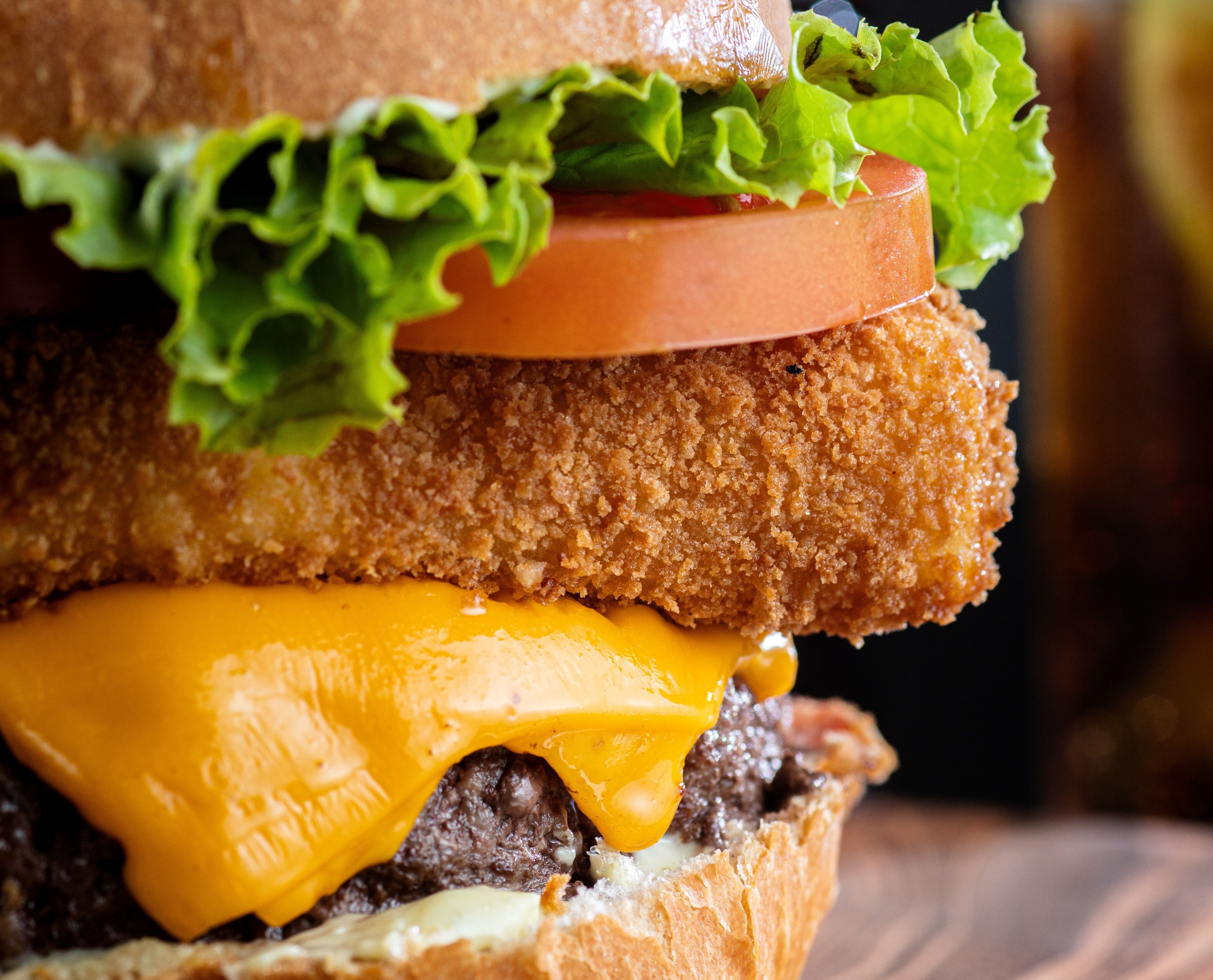 Care sunt motivele pentru care cele mai mari lanțuri de fast-food din America închid restaurante pe bandă rulantă?
