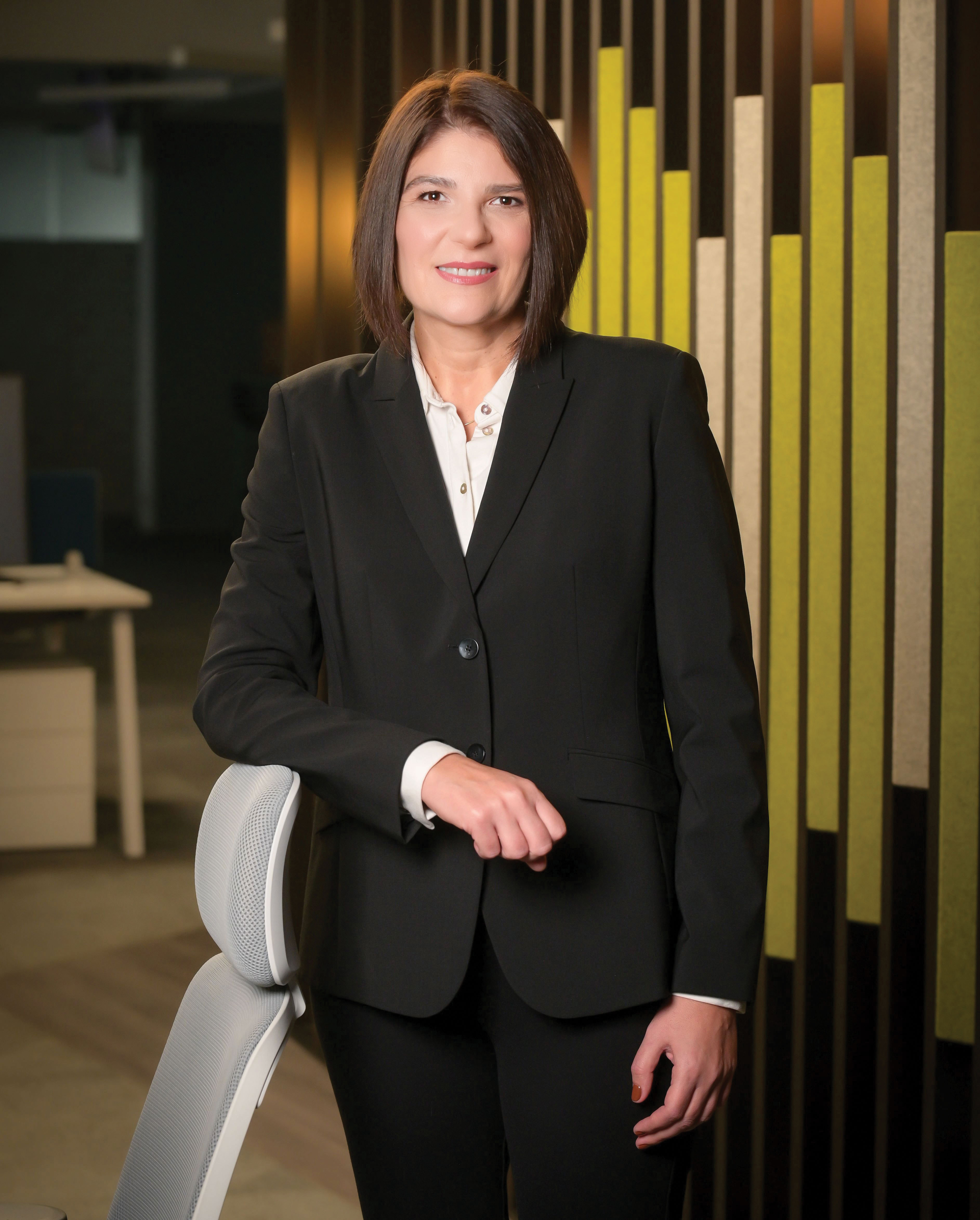 100 Cele mai puternice femei din business. Raluca Burghelea, Country Managing Director, Accenture România