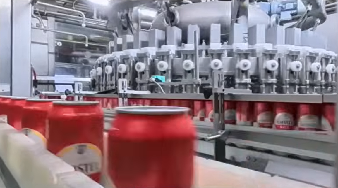 Bere, date și automatizare. Rețeta după care Heineken pregătește fabrica anului 2030
