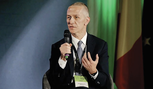 Povestea omului care a construit eMAG, una dintre cele mai puternice afaceri din România, care a ajuns la vânzări de 2 miliarde de euro în 17 ani. Ce face el acum?