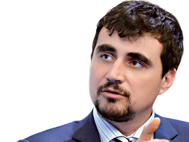 Sorin Pâslaru, ZF: Cei mai buni economiști ai țării se întreabă în aceste zile cum putem trece de la modelul unei economii de import bazate pe creșterea de datorie la modelul unei economii de producție, cu valoare adăugată. Crede cineva că e întâmplător că avem o criză de model economic conjugată cu o criză politică, cu o criză a actului de a conduce țara?