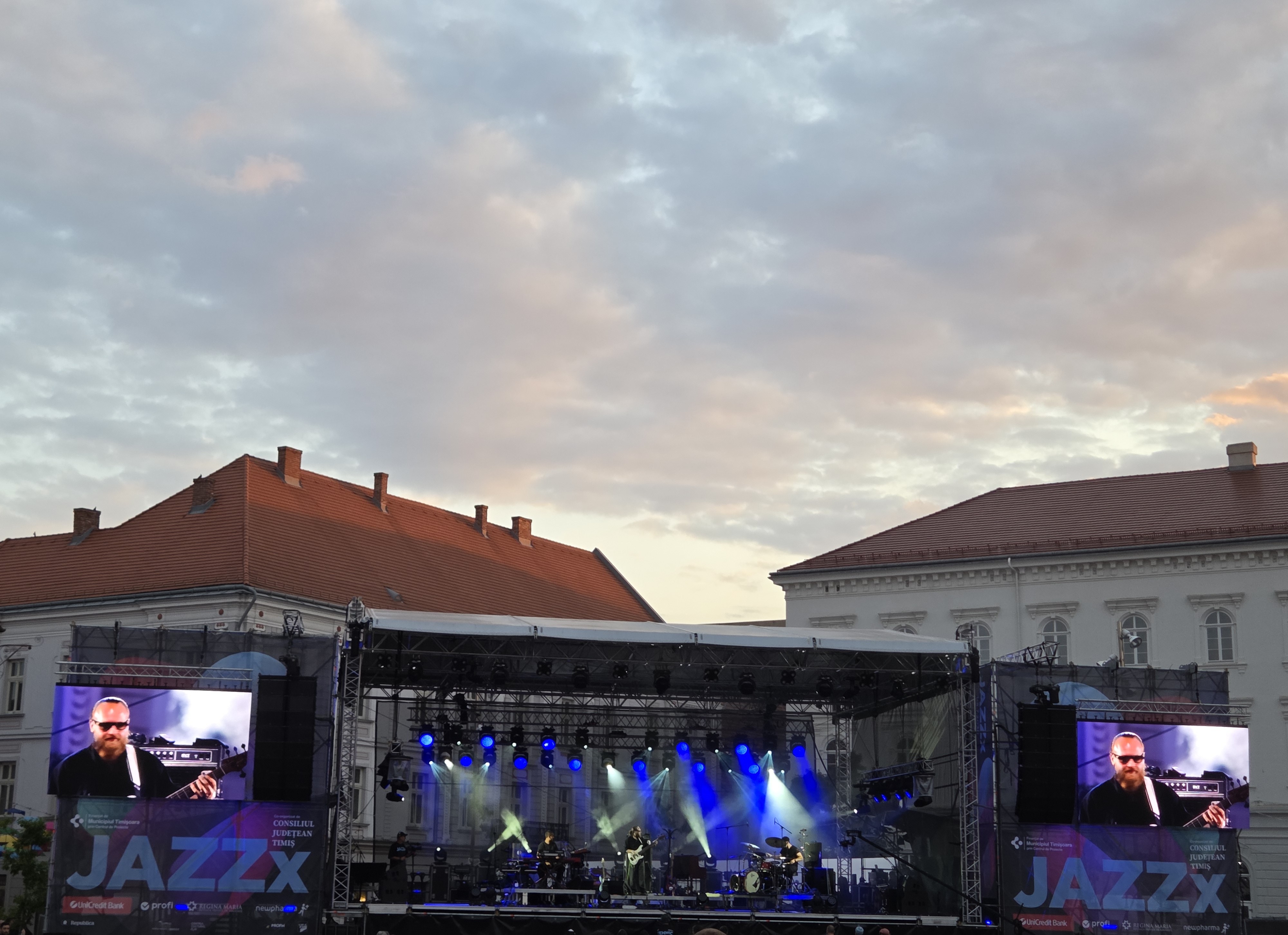 Cum poți să ai grijă de sănătate la un festival de jazz? Newpharma le-a propus timișorenilor o călătorie prin cele cinci simțuri