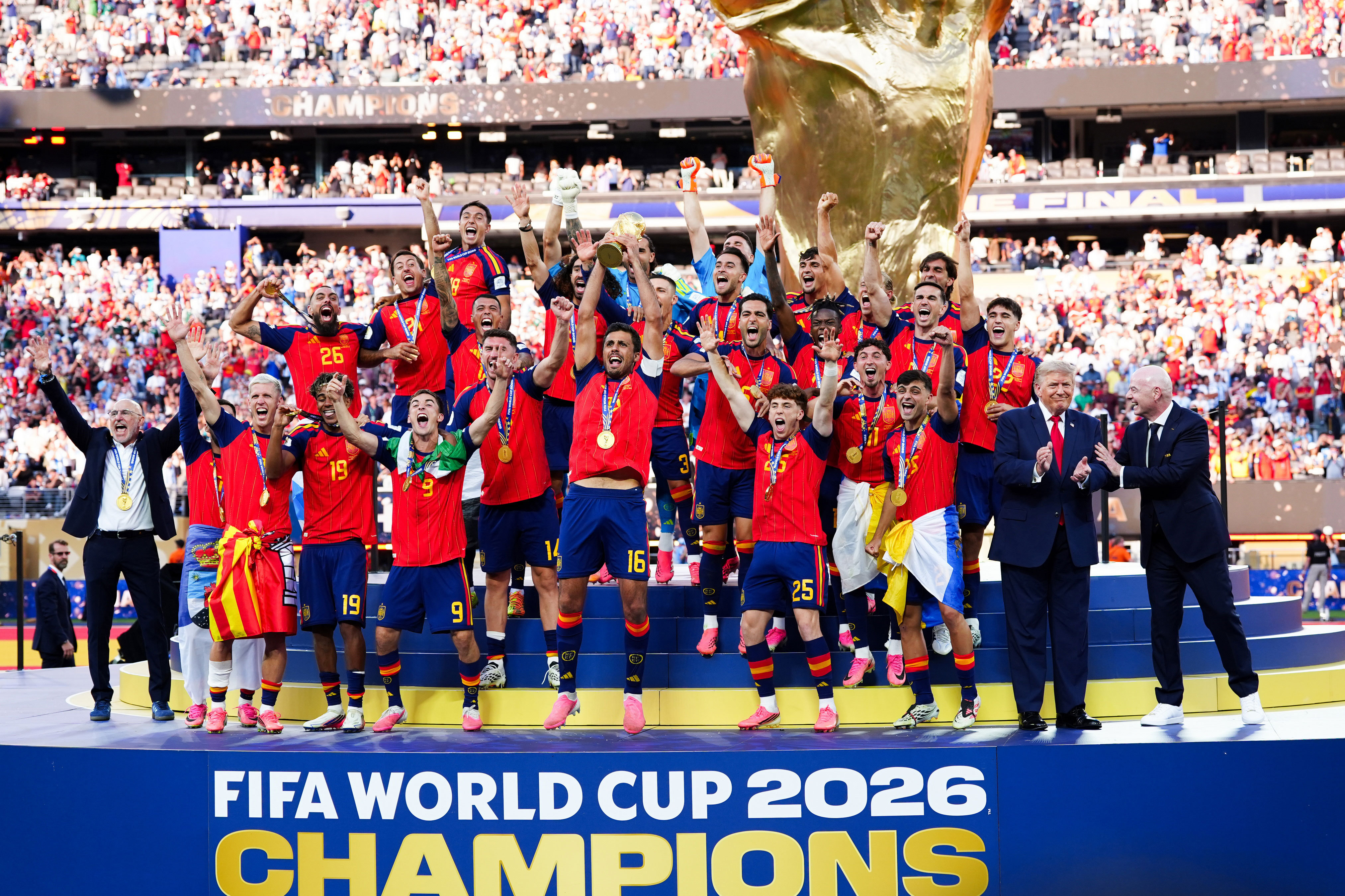 Business sportiv. Spania pariază pe tineri. Naționala iberică a cucerit al doilea titlu mondial la fotbal cu doi titulari de sub 20 de ani. Câți dintre tinerii fotbaliști români visează la acest titlu și câți reușesc în sportul rege?