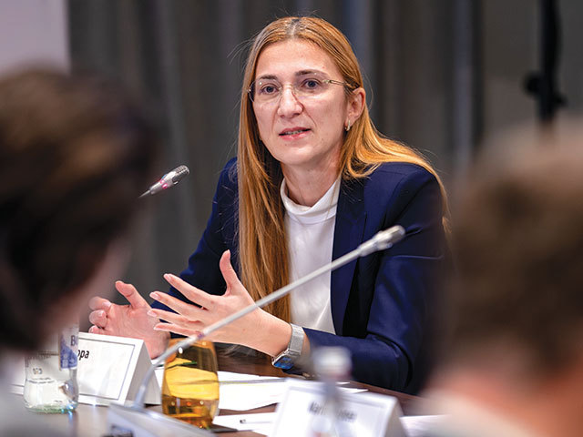 Cum arată noul cadru pentru piaţa carburanţilor: marje de retail plafonate la nivelul din 2025 ajustat cu inflaţia, fără plafon la rafinare şi taxă de solidaritate calculată progresiv. Ce spune OMV Petrom