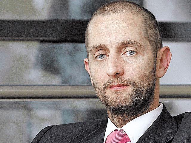 Dragoș Damian, Terapia Cluj: Mediul de afaceri tace, ca de obicei, se uită în altă parte. Ar trebui să iasă și să spună că bătrânii noștri ar avea o viață mai sănătoasă, mai fericită și mai lungă dacă noi toți ne-am plăti toate taxele, impozitele și contribuțiile