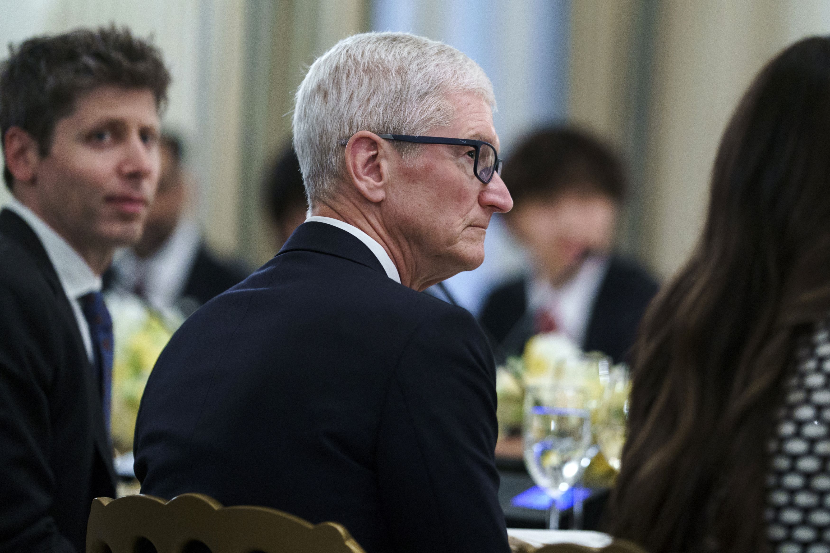Bătălia coloșilor: Apple dă în judecată OpenAI și acuză creatorul ChatGPT că ar fi furat informații strict secrete