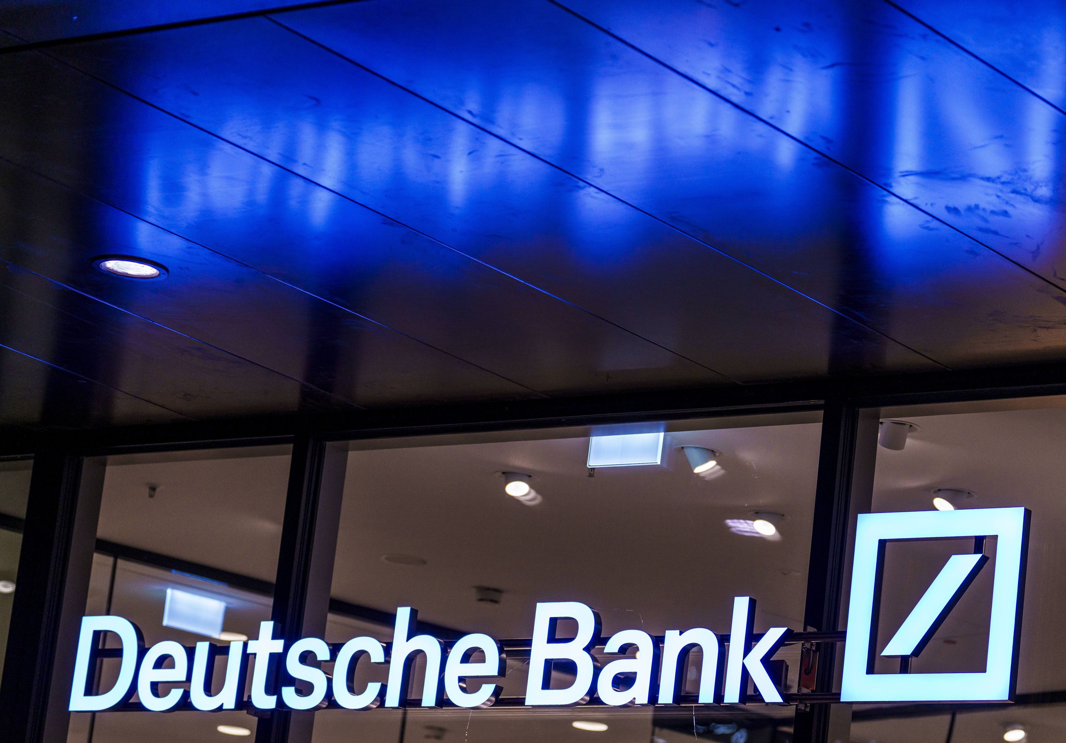 Scandal la cel mai înalt nivel în bankingul german: Procurorii germani au făcut razii pentru a treia oară în acest an la sediul central al Deutsche Bank din Germania