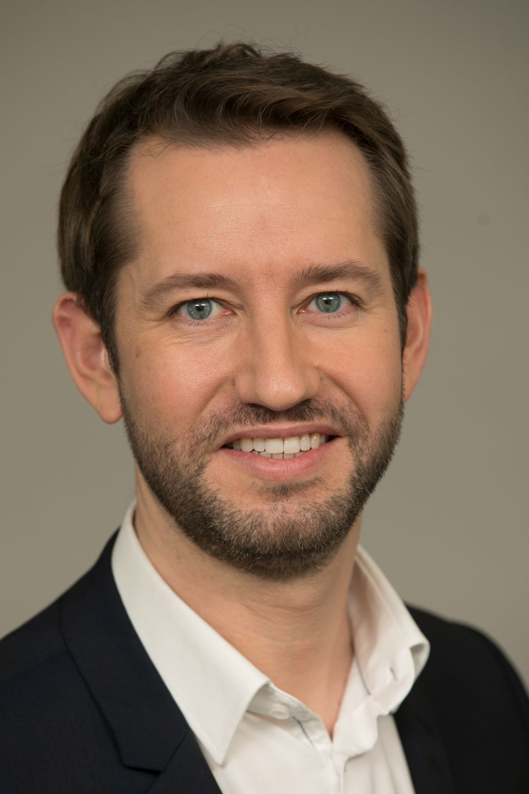 Schimbare la vârful Dacia: John Cleworth preia strategia și produsele mărcii, la doar câteva luni după numirea Sandrei Gomez, promovată acum în Renault Group