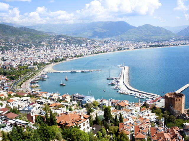Vacanţele în afara ţării i-au costat pe români 4,8 miliarde de euro în prima jumătate a acestui an, cu 17% mai mult decât perioada similară a anului trecut