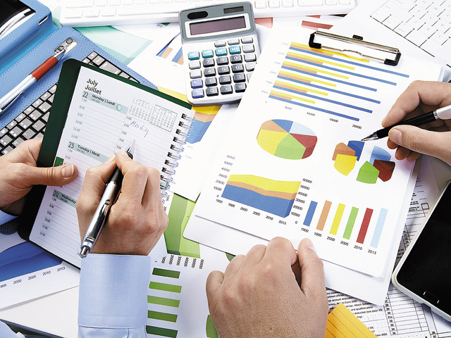 Au apărut primele date privind evoluţia economiei în T2, care arată o oarecare îmbunătăţire, în sensul că scăderea economică s-a diminuat faţă de începutul anului: PIB-ul a scăzut cu 0,4% faţă de T2/2025, după un minus de 1,2% în T1 faţă de T1/2025. Trimestru la trimestru, T2 faţă de T1, economia a stagnat. Per total, în S1/2026, economia a scăzut cu 0,8%