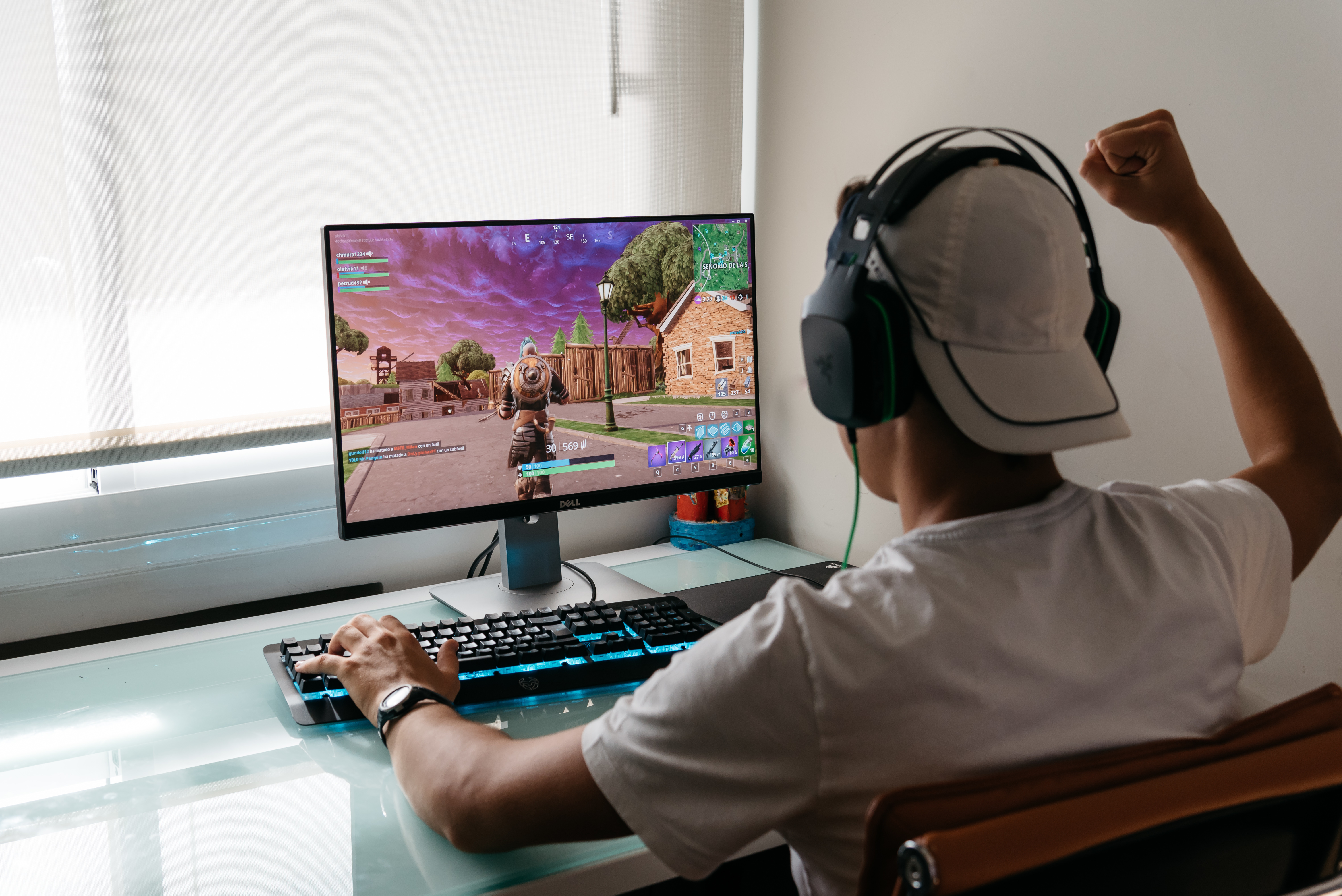 „Să faci bani e o joacă” nu mai e doar o simplă expresie. Cum a reuşit un tânăr să transforme pasiunea sa pentru gaming într-un business de milioane de dolari, deşi toată lumea, de la familie la prieteni, îi spunea că îşi distruge viitorul