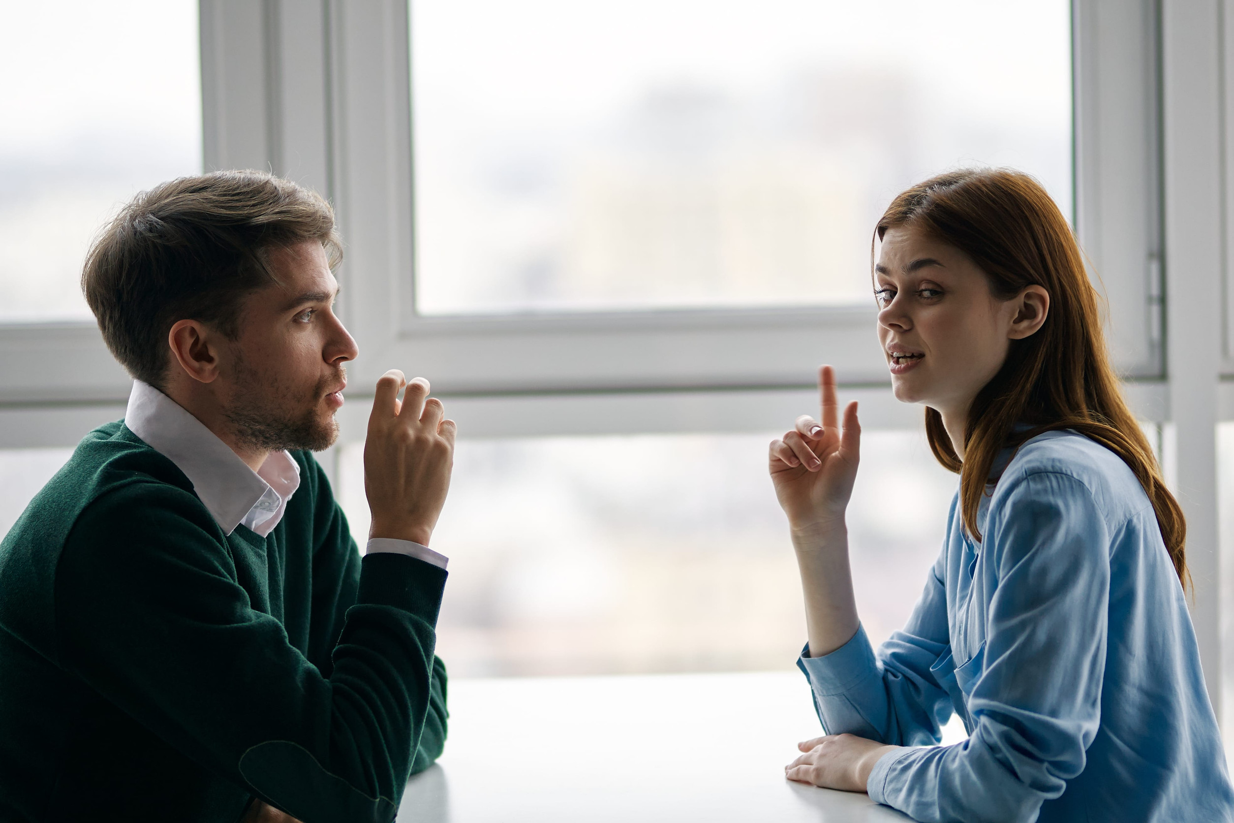 Fenomenul „Small Talk”: De ce avem nevoie de conversații simple într-o lume în care ne pierdem rapid atenția?