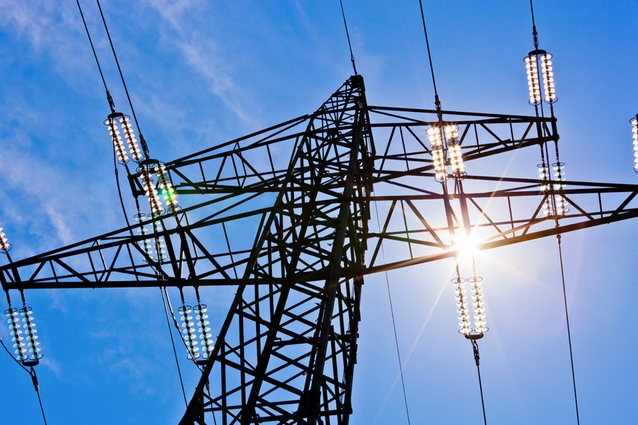 Ministerul Energiei face apel la consumatorii casnici, companii, instituţii publice şi prosumatori să contribuie, prin măsuri voluntare, la reducerea consumului de energie electrică în intervalul orar 19:00-23:00, până la data de 31 august. Ce măsuri propune ministerul pentru fiecare categorie