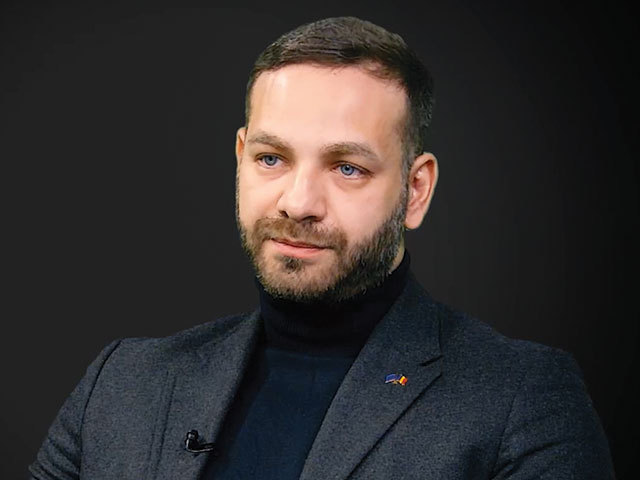Bursă. ETF-urile au pus stăpânire pe topul fondurilor mutuale din România. În timp ce Bursa continuă să atragă investitori, banii noi intră tot mai mult în ETF-uri şi se întorc în acţiuni, împingând piaţa spre noi maxime