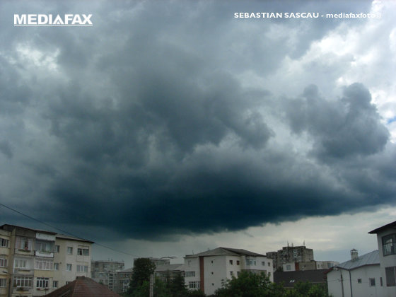 România, între caniculă şi vijelii. ANM a emis mai multe avertizări meteo pentru următoarele zile
