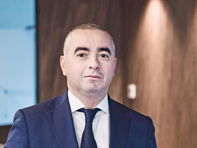 Sectorul manufacturier a început a doua jumătate a anului pe o bază mai stabilă, indicele PMI® global, calculat de BCR în România, depăşind pentru prima dată în ultimii doi ani nivelul de 50 de puncte în iulie. Ciprian Dascălu, BCR : Producţia industrială pare să se îndrepte spre al patrulea an consecutiv de contracţie, tendinţă determinată în principal de industria auto