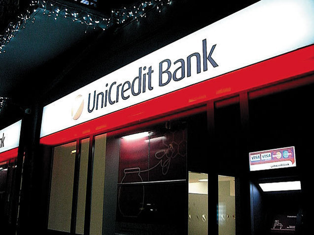 Germania se gândeşte să deschidă uşa pentru UniCredit: Berlinul ia în considerare vânzarea participaţiei de 12,7% deţinută la Commerzbank, a doua cea mai mare bancă din ţară. Dacă tranzacţia se materializează, italienii ar putea ajunge să deţină peste 60% din bancă şi să preia controlul