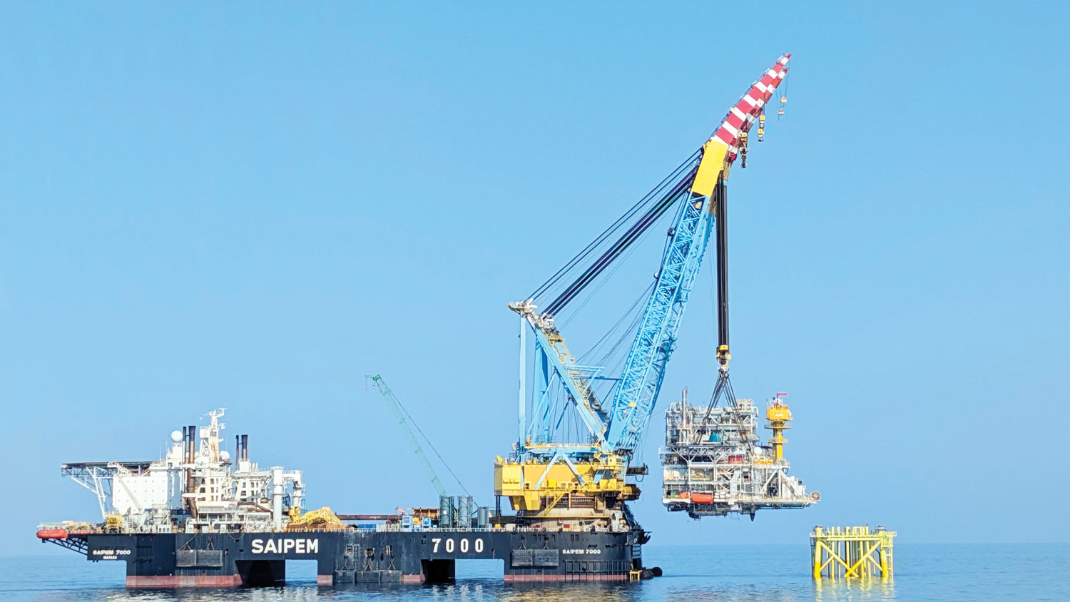 Neptun Deep merge mai departe, dar numărul de angajaţi ai OMV Petrom continuă să scadă. Minus 862 de oameni la finalul primului semestru