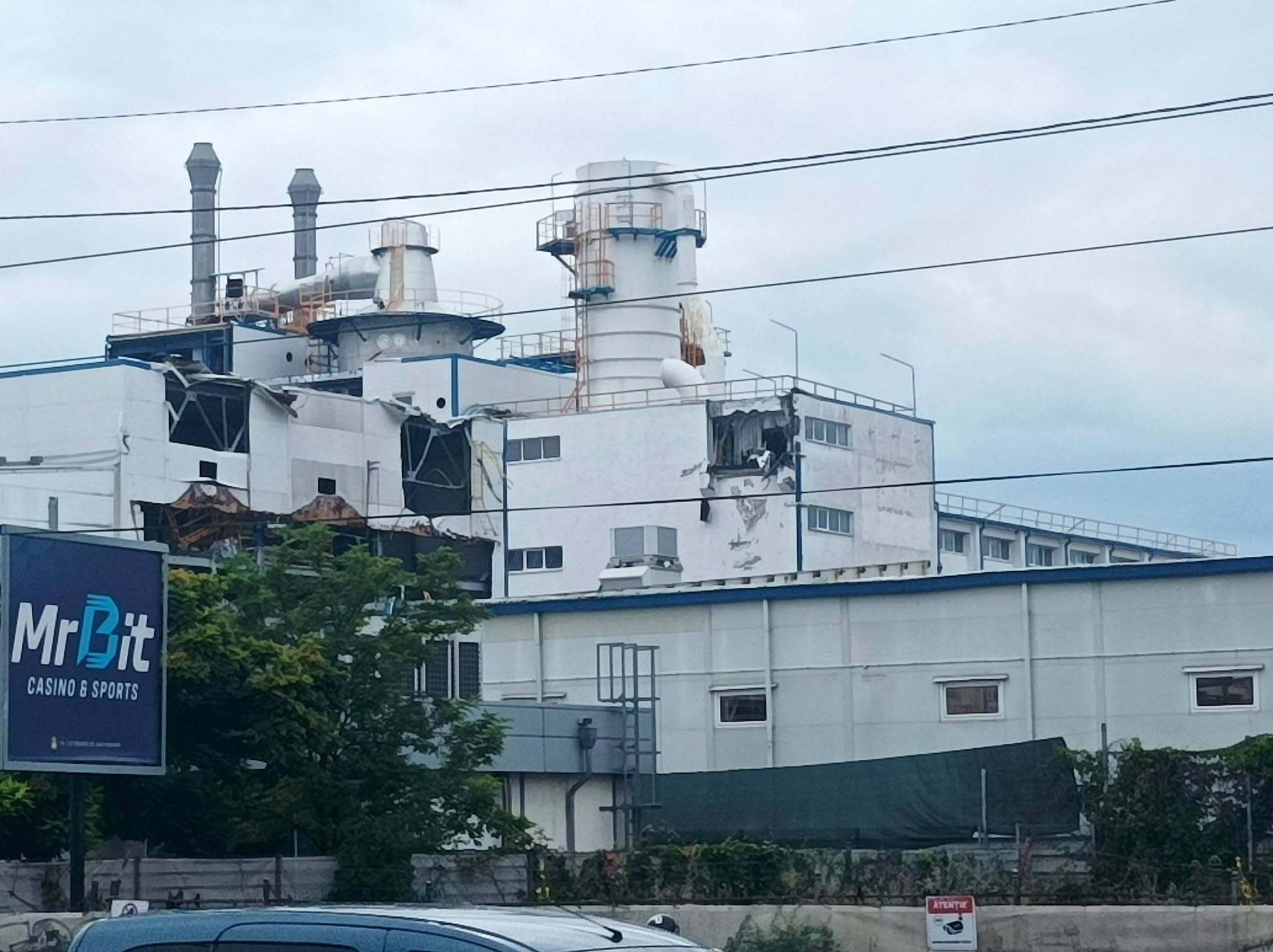 Grupul anglo-olandez Unilever demolează istorica fabrică Dero de la Ploieşti pe care a închis-o acum circa doi ani. Ce se va întâmpla cu acest spaţiu? “Reorganizăm unele spaţii existente pentru utilizarea cât mai eficientă a platformei”