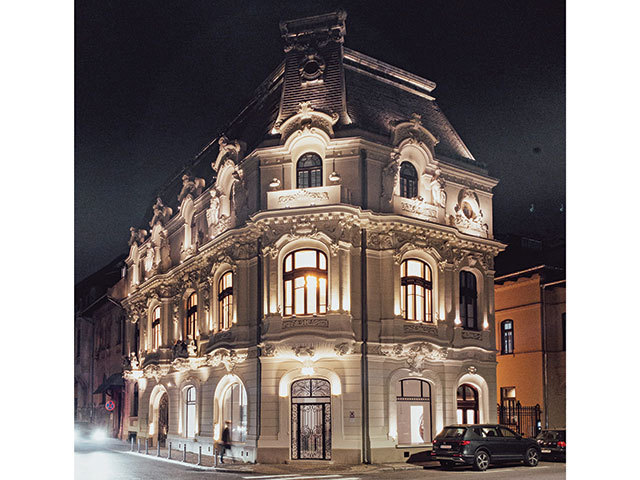 Unii consumatori, industriali sau de talie mai mică, încep să anunțe măsuri voluntare de economisire a energiei. „Impactul combinat poate fi semnificativ. Responsabilitatea nu e ceva abstract.“ Cine continuă să facă risipă?