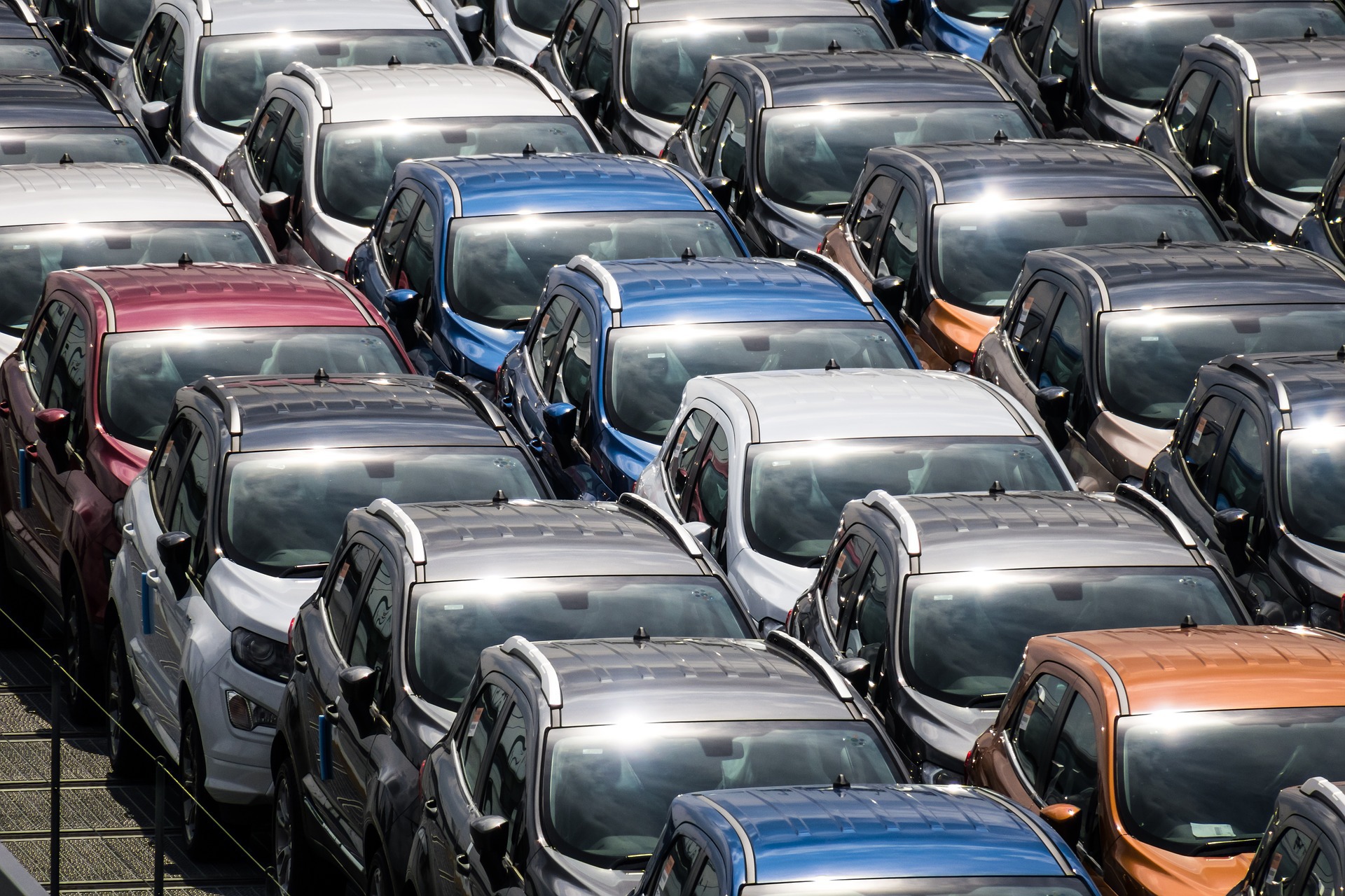 Piaţa auto a scăzut cu 28% în iulie, dar chinezii urcă în clasament: BYD este al cincilea brand din România, iar Seal U intră în topul modelelor