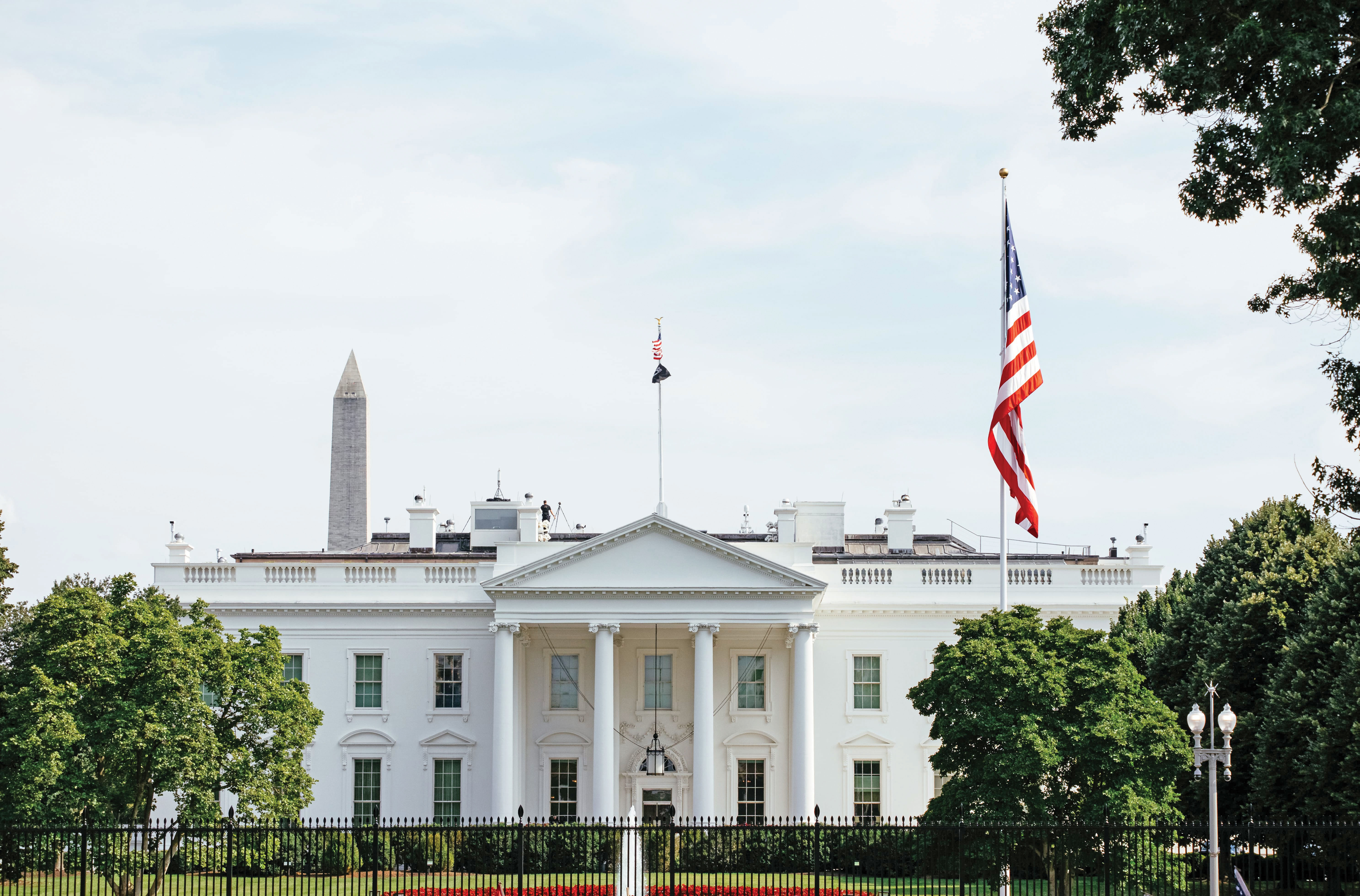 Washington, dincolo de Casa Albă: puterea nu ridică vocea
