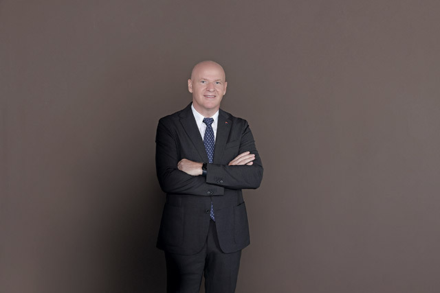 ZF 7.000. ZF sărbătoreşte astăzi 7.000 de ediţii. Este o sărbătoare care vine o dată la patru ani, când numărul de ediţii este multiplu de 1.000. La mulţi ani, Ziarul Financiar! Ziarul Financiar şi cafeaua, constanta dimineţilor de business