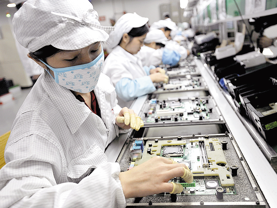 Foxconn pariază tot mai mult pe revoluţia AI: Profitul gigantului taiwanez creşte cu 35%, peste aşteptările analiştilor