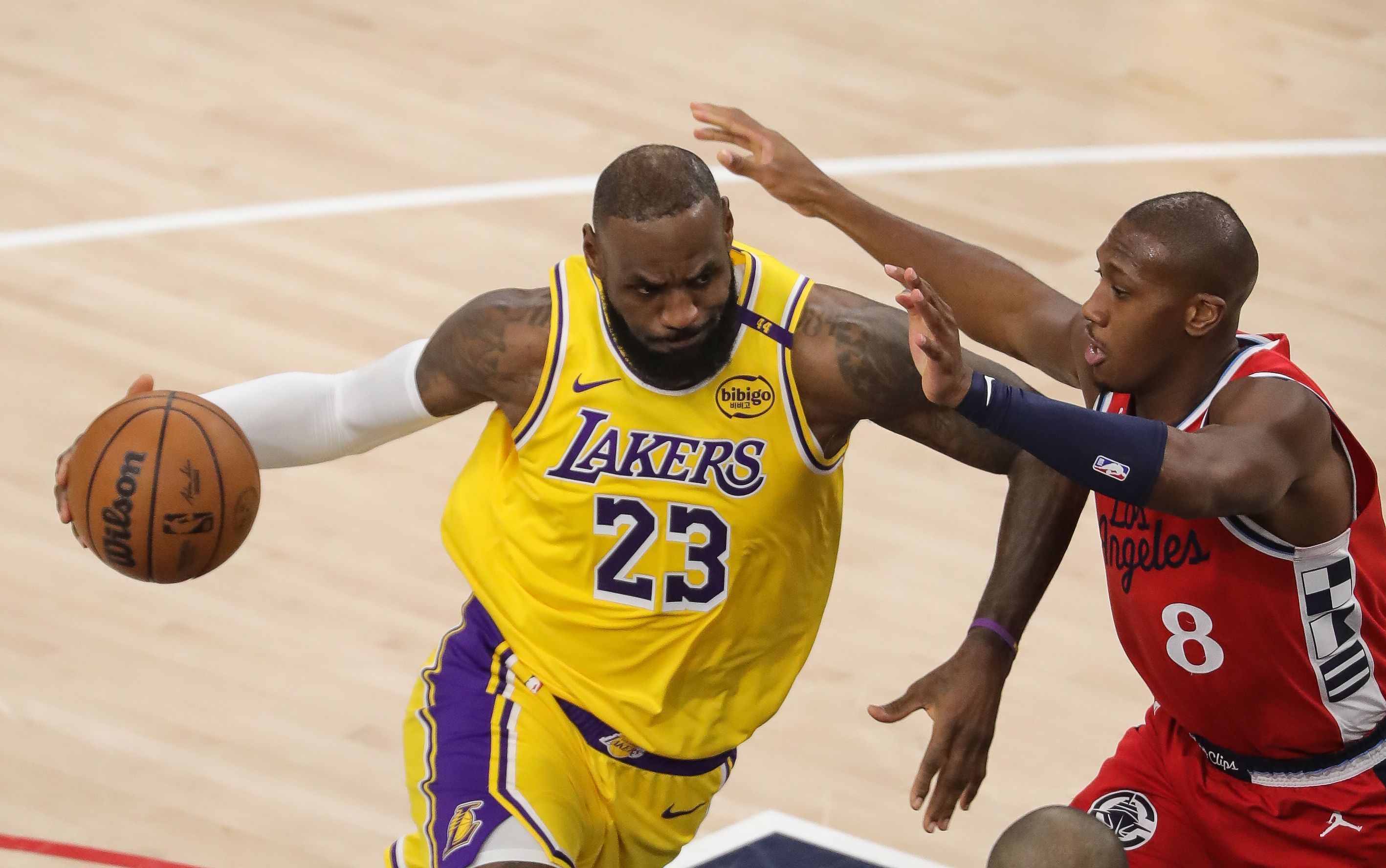 Cea mai mare tranzacție din istoria sportului: Josh Kushner, fratele ginerelui lui Donald Trump, și un grup de investitori discută achiziția celebrei echipe de baschet Los Angeles Lakers pentru 12,5 miliarde de dolari
