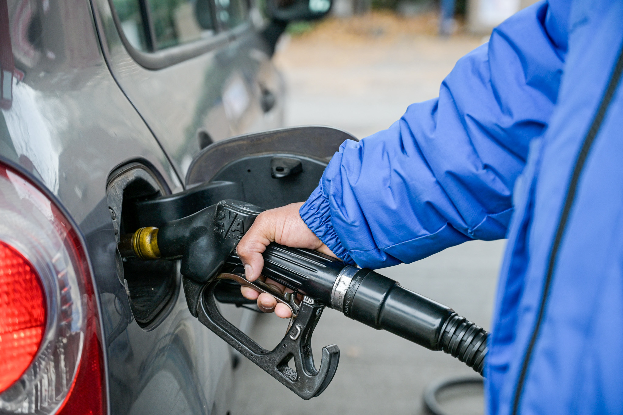 Poate o nouă şansă la scăderea preţurilor la carburanţi: Ministerul Finanţelor taie acciza la motorină cu 25% de la 1 septembrie. În prezent, acciza este redusă cu 20%