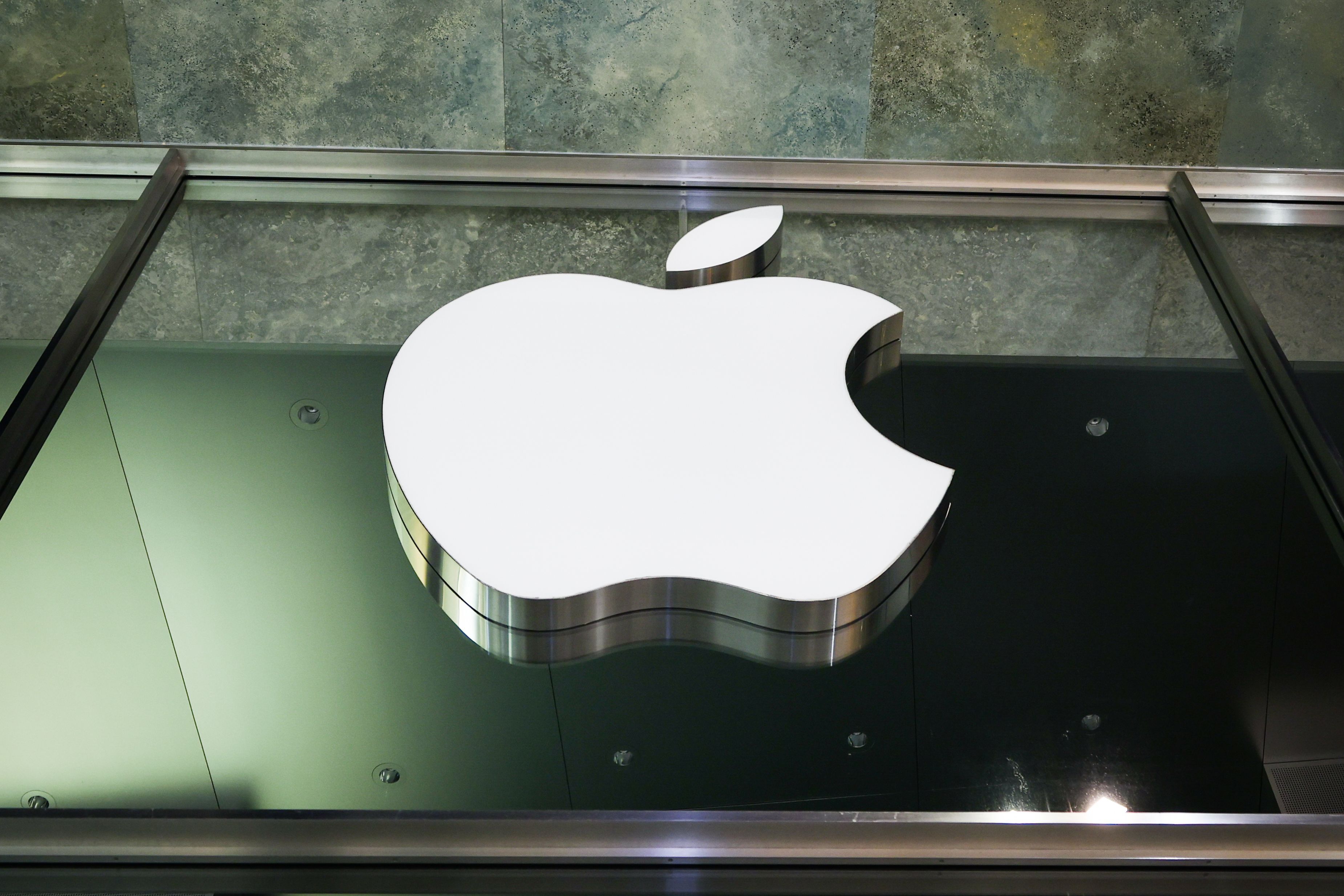 ANAF-ul ar fi invidios. Apple a plătit 17 miliarde de dolari impozit pe profit în Irlanda anul trecut. Suma reprezintă 40% din totalul plătit de companie la nivel mondial