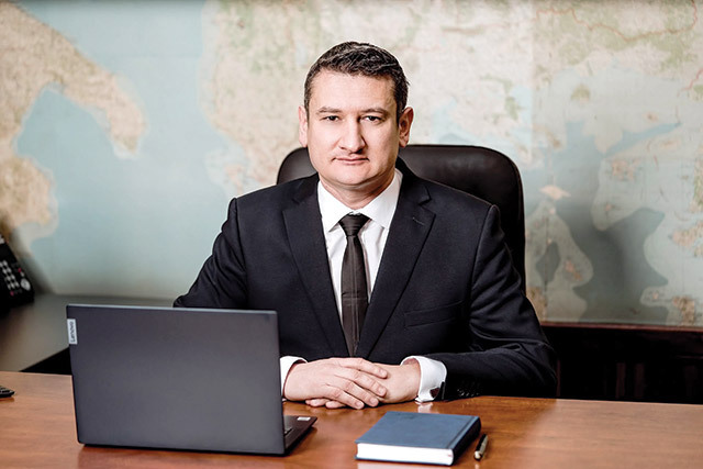 Guvernul vine în sfârșit cu o estimare concretă privind momentul în care se va debloca piața imobiliară după atacul cibernetic din 14 iulie: platforma e-Terra ar urma să revină în funcțiune săptămâna viitoare, în etape. 94.000 de cereri așteaptă soluționarea