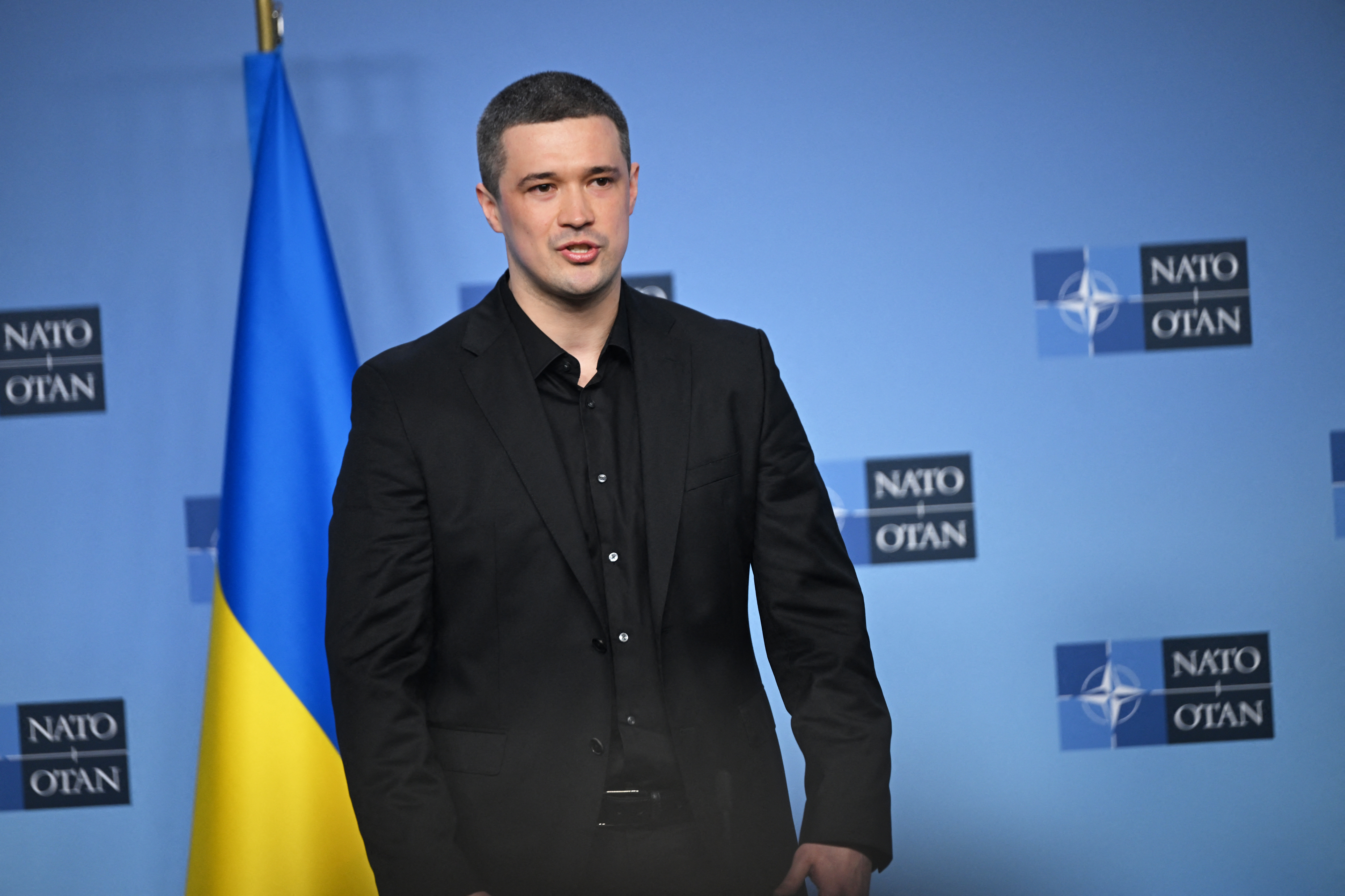Ucraina vrea să transforme experiența de pe front într-o afacere de miliarde. Fostul ministru al Apărării caută bani americani pentru drone, roboți de luptă și rachete cu AI și oferă SUA o „armată de drone” în schimbul interceptoarelor Patriot