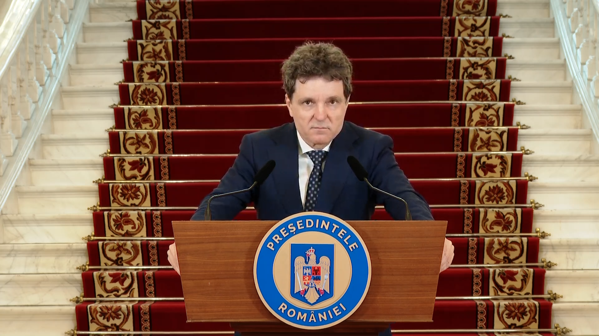 Nicușor Dan anunță, pe neașteptate, că există un acord politic pentru trecerea la euro, indiferent de compoziția politică a viitoarelor guverne: împreună cu BNR vom întocmi foaia de parcurs pentru trecerea la euro