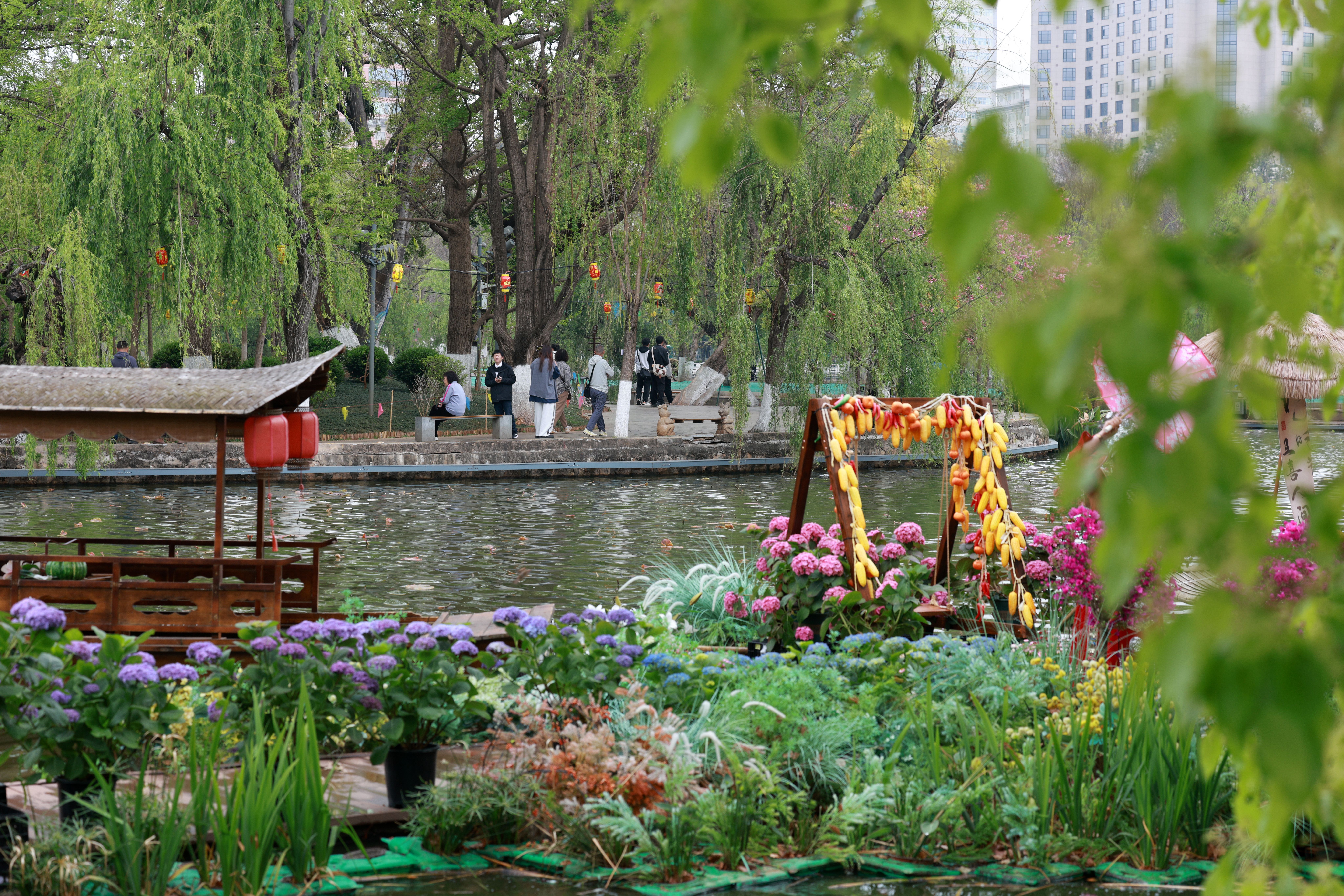 „Instagramul chinezesc” care schimbă turismul. O singură postare poate umple un oraș de vizitatori