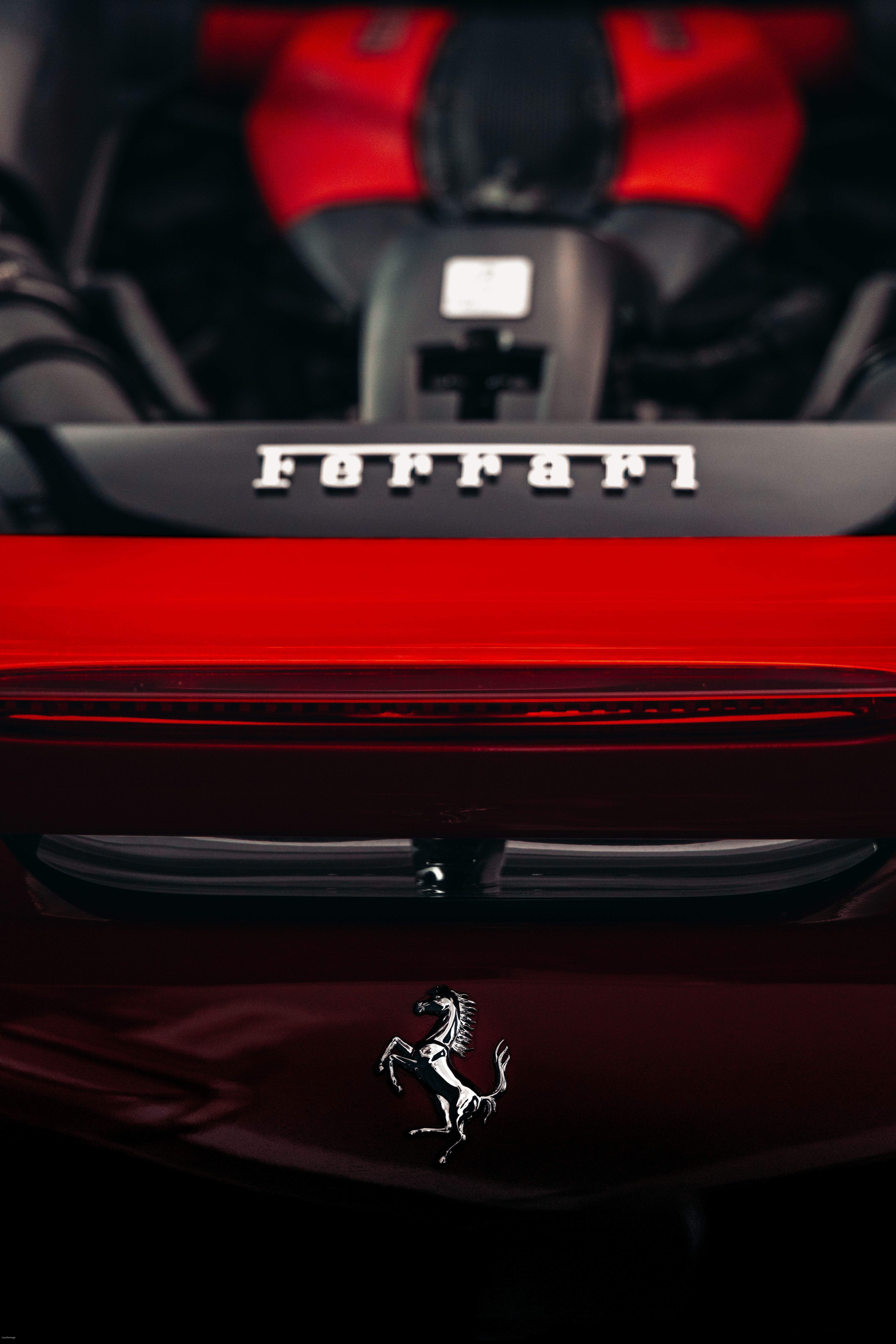 Reportaj de pe pista privată Ferrari, locul unde constructorul auto îşi testează toate monoposturile de Formula 1 şi modelele GT. Compania românească responsabilă de securitatea cibernetică a acestora.