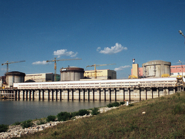 Ce scrie prestigioasa publicaţie Bloomberg despre situaţia energiei din Europa: Românii au aruncat în aer o stâncă de pe Dunăre, dar tot ar putea opri centrala nucleară, francezii reduc producţia din cauza invaziei de meduze, iar ungurii îşi datorează norocul ploilor