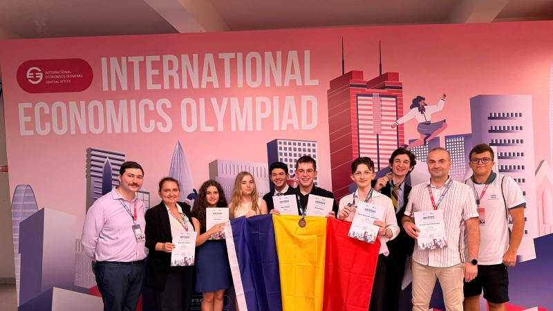 Trei medalii de bronz pentru elevii romîni la Olimpiada Internaţională de Economie 2026, desfăşurată la Shenzhen